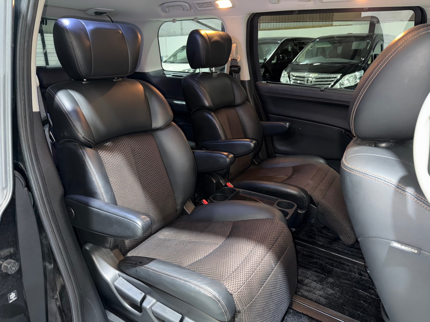 Used Nissan Elgrand 2011 for sale - 77055091: Photo 27