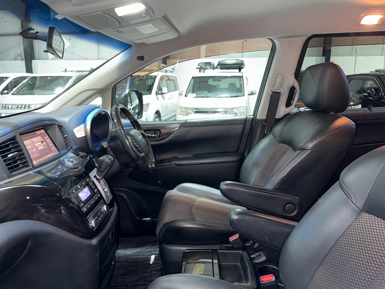 Used Nissan Elgrand 2011 for sale - 77055091: Photo 29