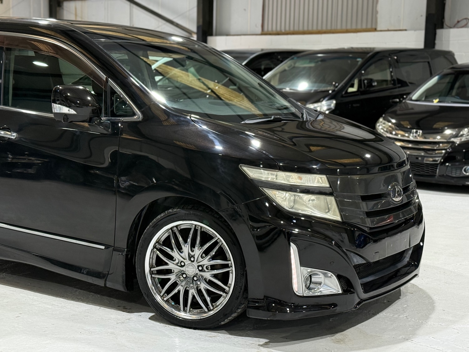 Used Nissan Elgrand 2011 for sale - 77055091: Photo 3