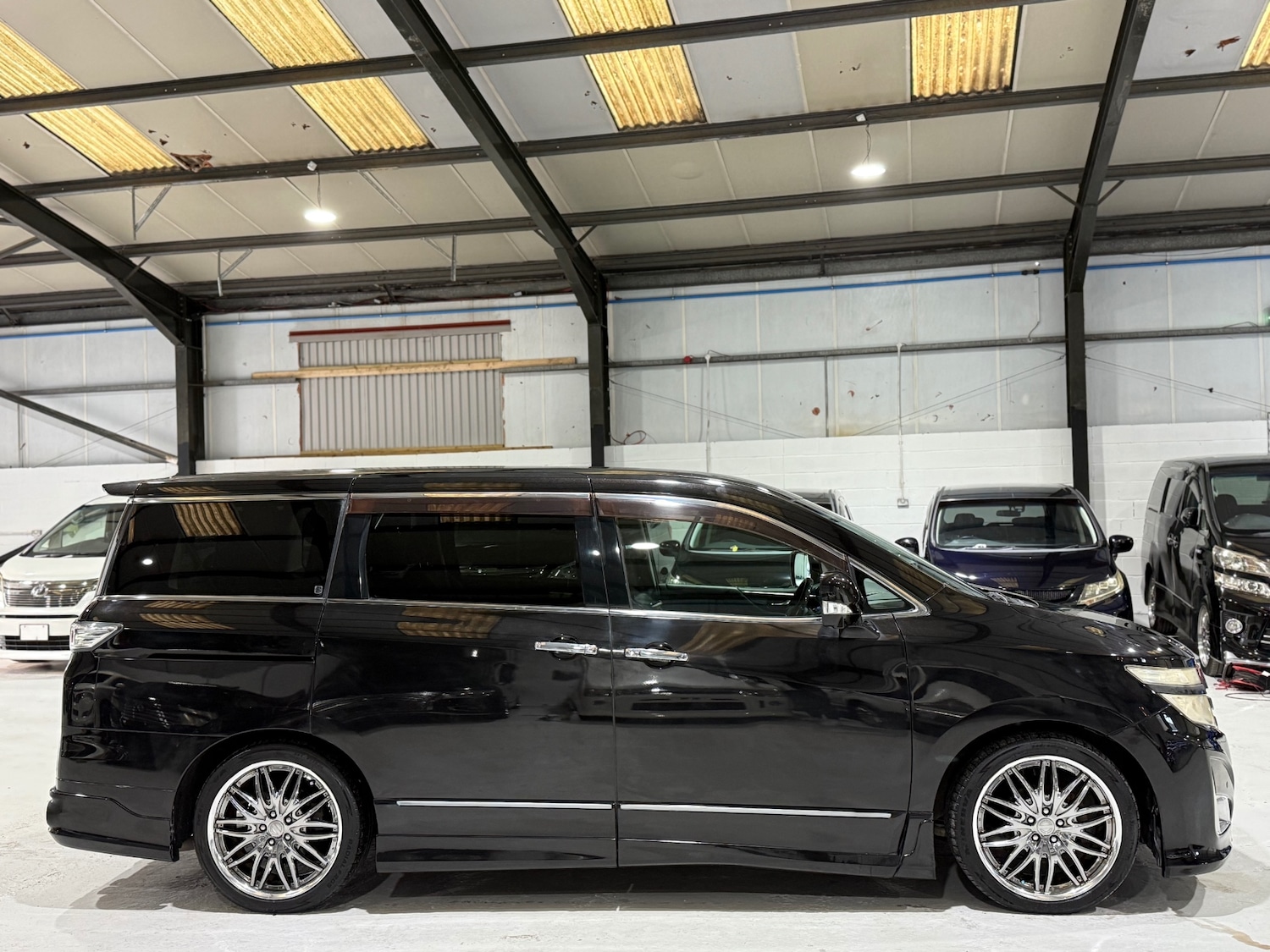 Used Nissan Elgrand 2011 for sale - 77055091: Photo 5