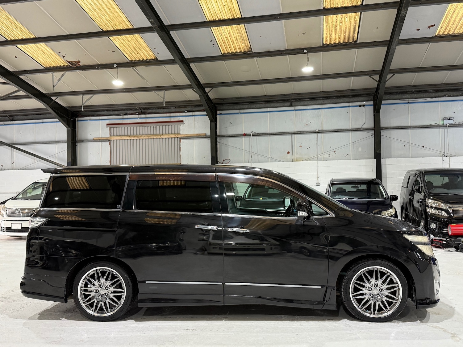 Used Nissan Elgrand 2011 for sale - 77055091: Photo 6