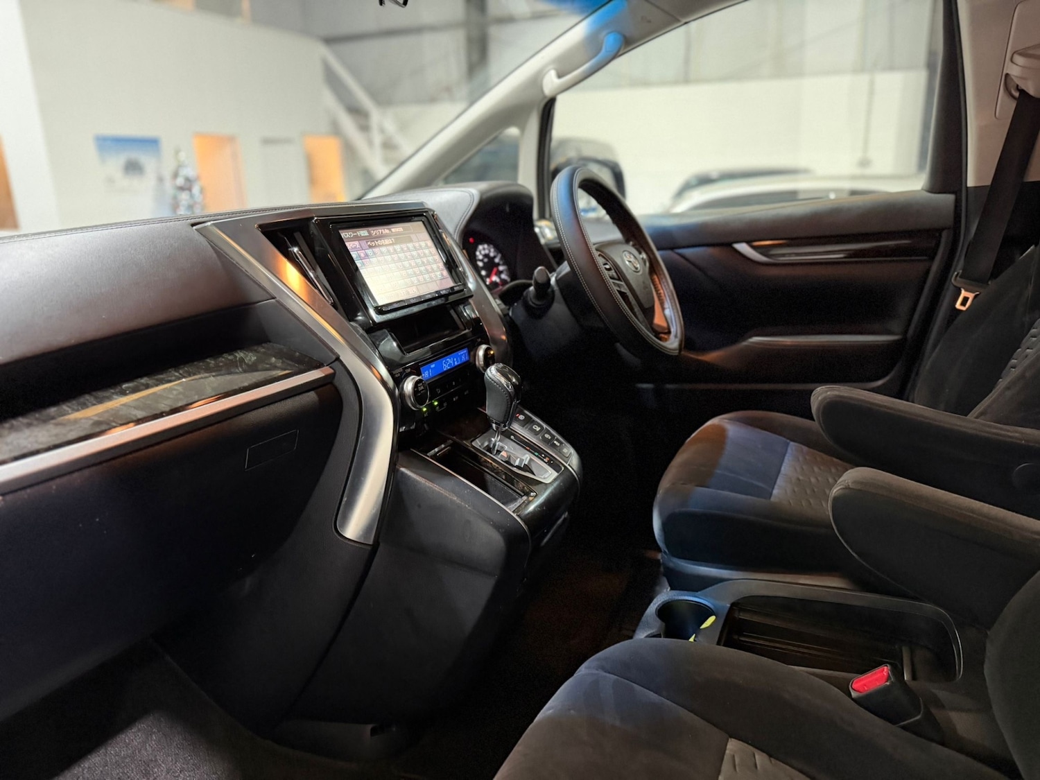 Used Toyota Vellfire 2015 for sale - 77071141: Photo 8