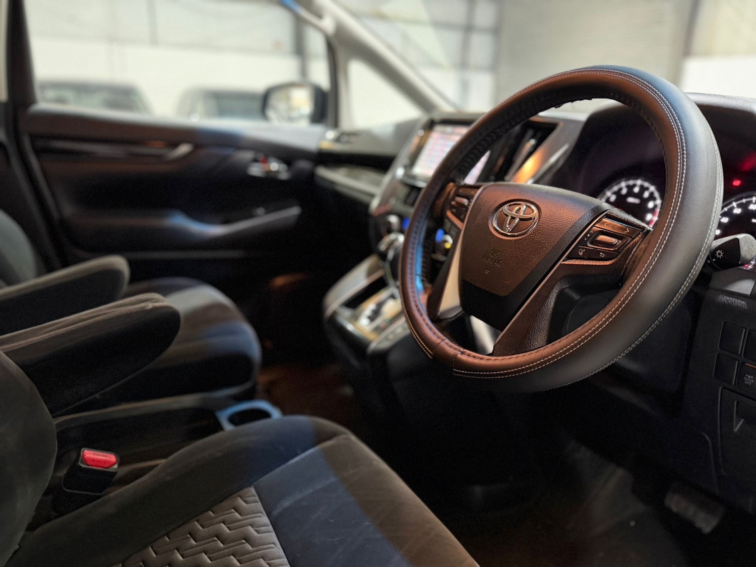 Used Toyota Vellfire 2015 for sale - 77071141: Photo 9