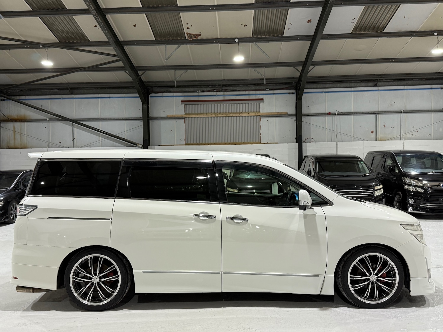 Used Nissan Elgrand 2012 for sale - 76924543: Photo 12