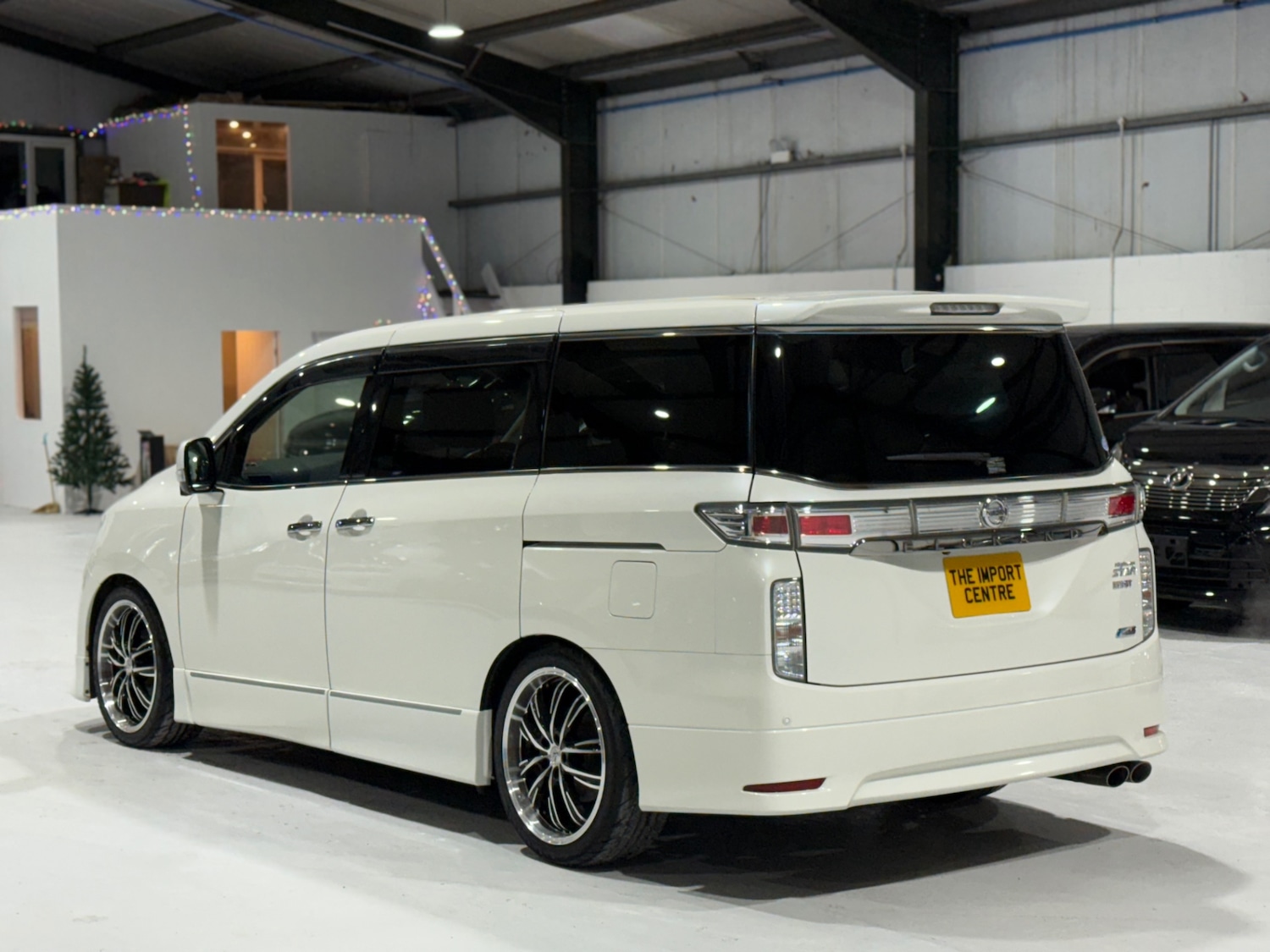 Used Nissan Elgrand 2012 for sale - 76924543: Photo 18