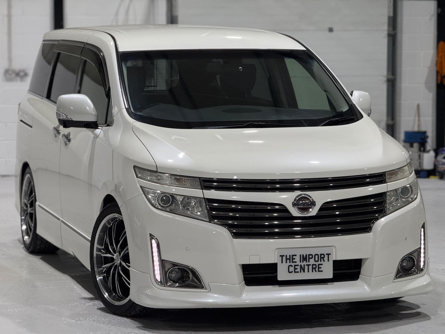 Used Nissan Elgrand 2012 for sale - 76924543: Photo 2