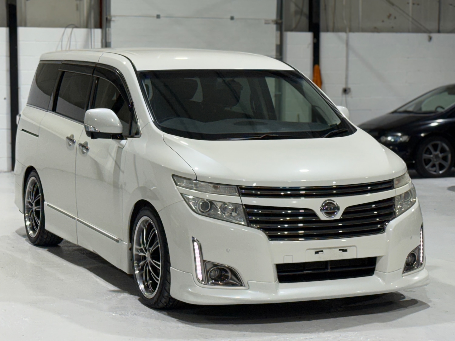 Used Nissan Elgrand 2012 for sale - 76924543: Photo 24