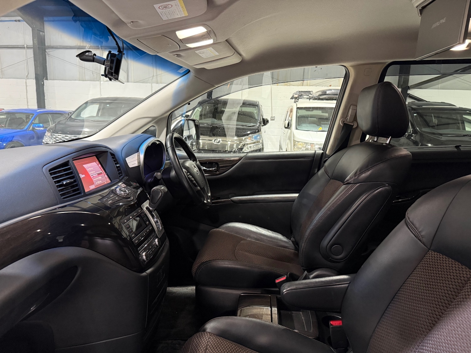 Used Nissan Elgrand 2012 for sale - 76924543: Photo 26