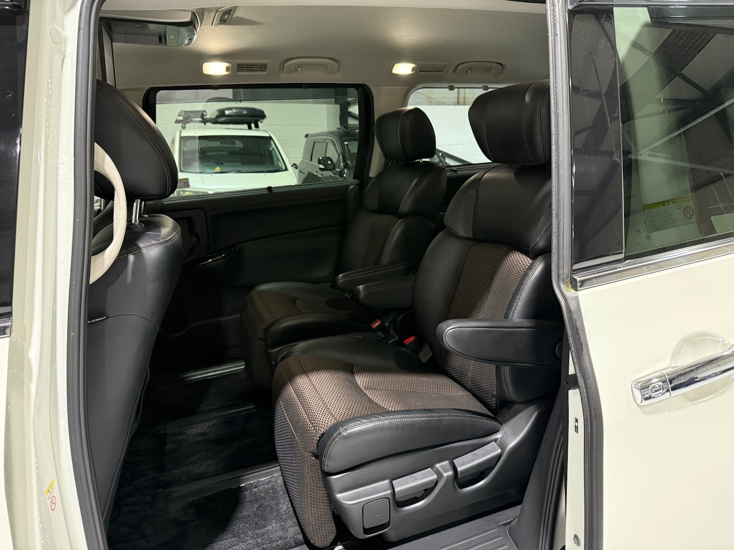 Used Nissan Elgrand 2012 for sale - 76924543: Photo 29