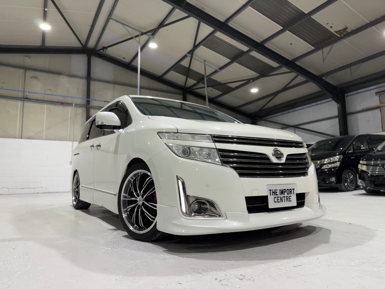 Used Nissan Elgrand 2012 for sale - 76924543: Photo 3