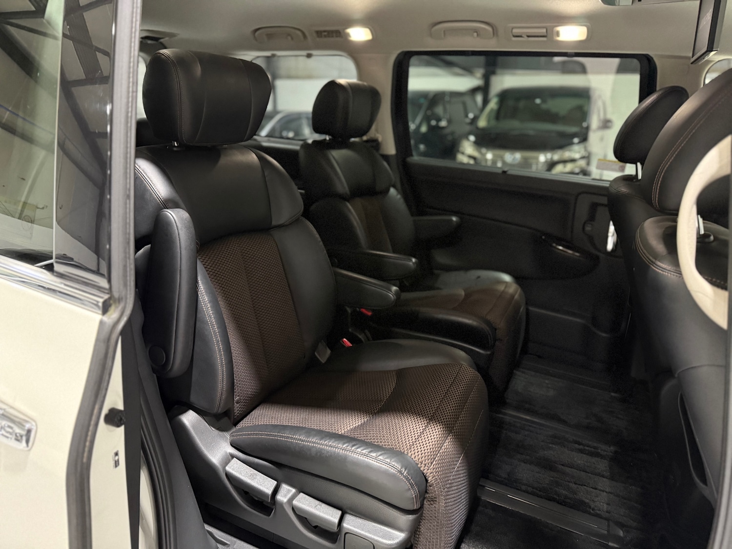 Used Nissan Elgrand 2012 for sale - 76924543: Photo 33