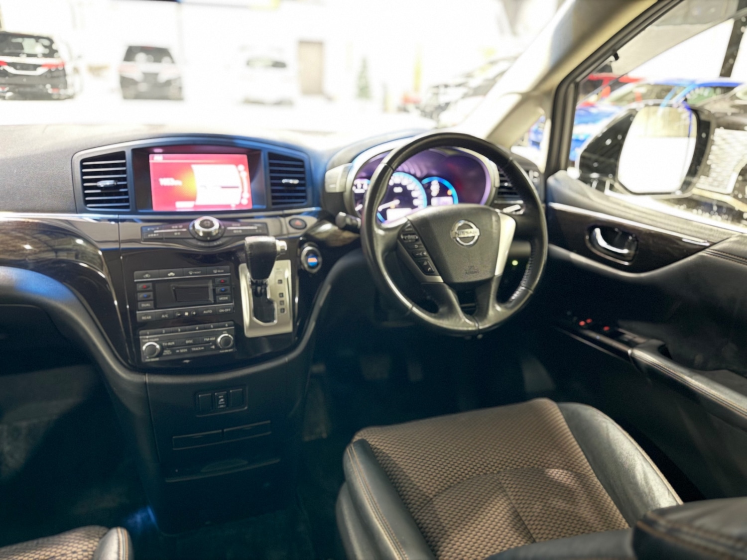 Used Nissan Elgrand 2012 for sale - 76924543: Photo 34