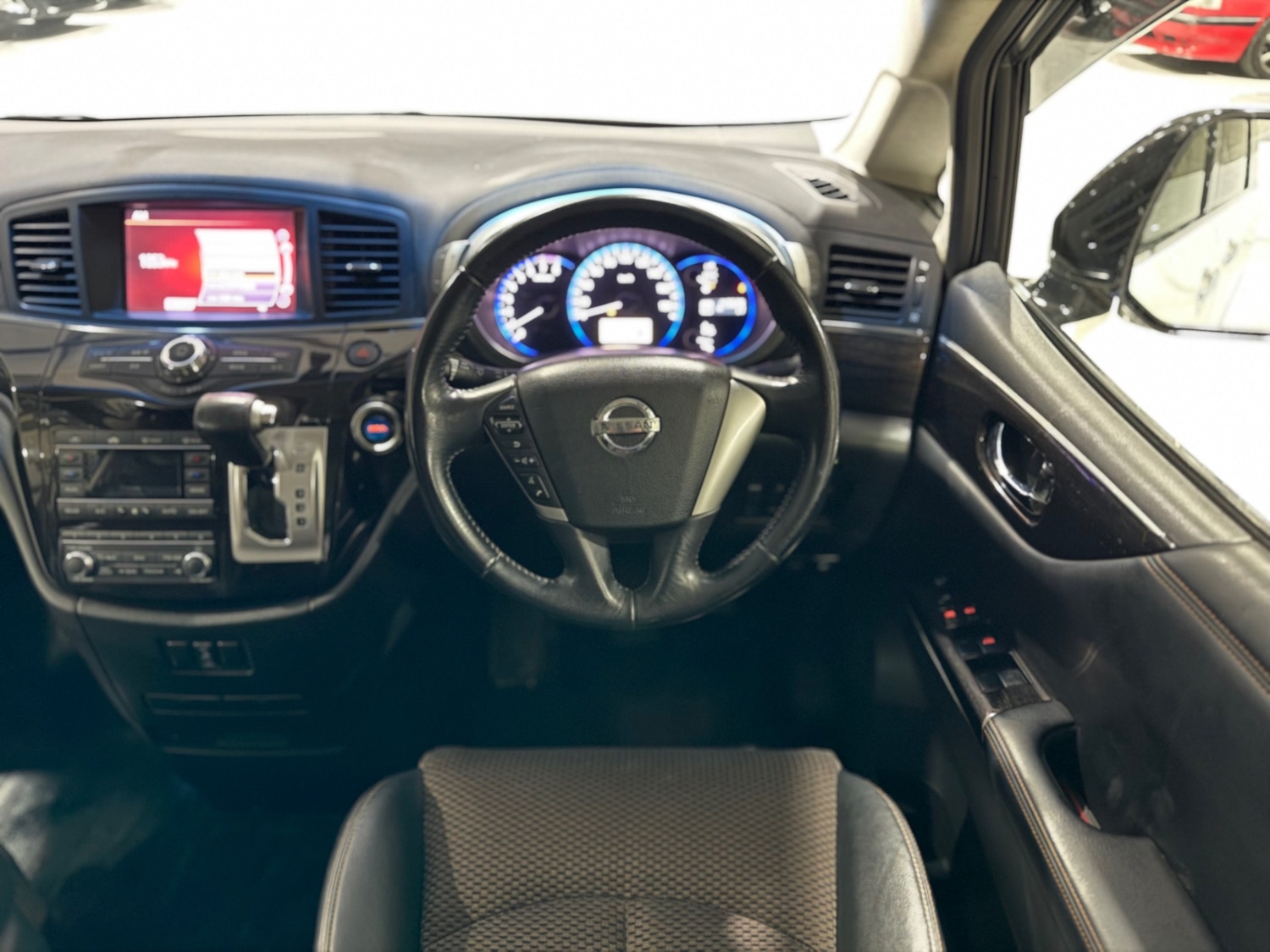 Used Nissan Elgrand 2012 for sale - 76924543: Photo 35