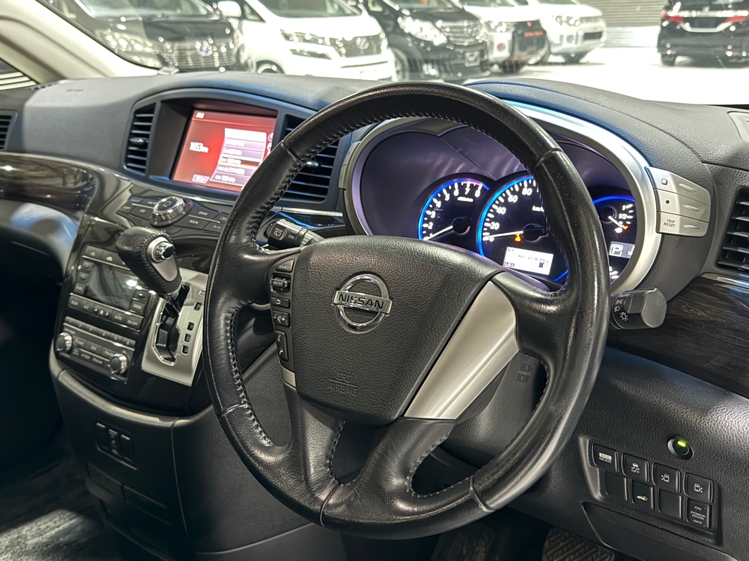 Used Nissan Elgrand 2012 for sale - 76924543: Photo 39