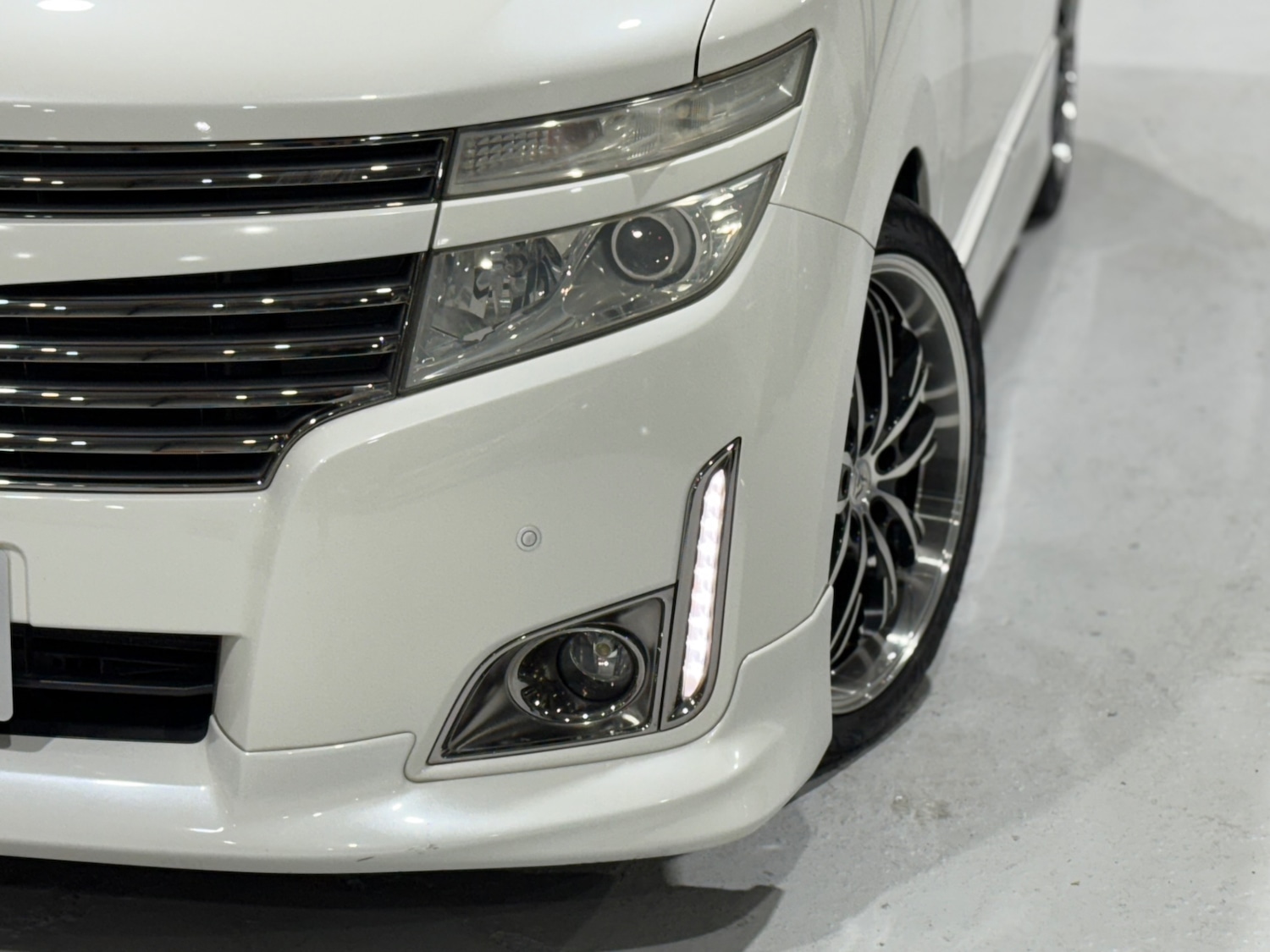 Used Nissan Elgrand 2012 for sale - 76924543: Photo 9
