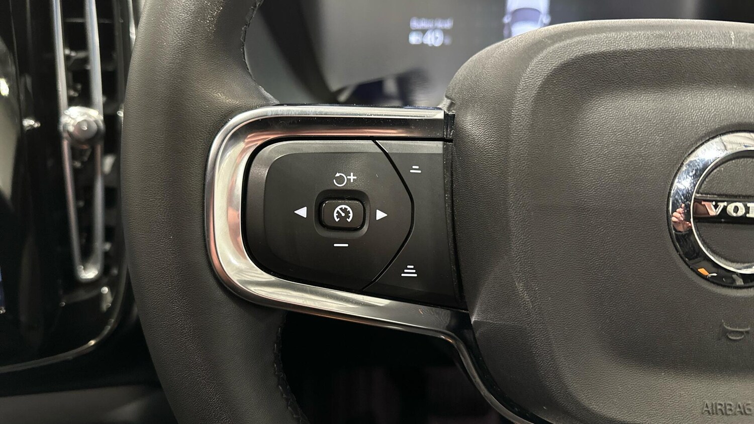 Used Volvo XC40 2022 for sale - 77672922: Photo 21