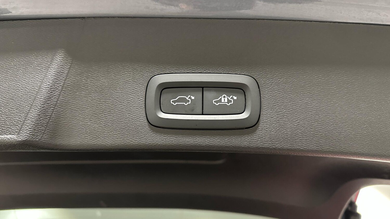 Used Volvo XC40 2022 for sale - 77672922: Photo 33