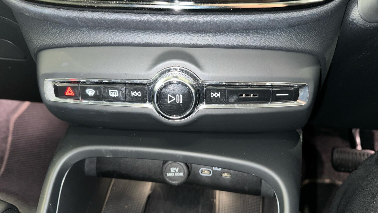 Used Volvo XC40 2022 for sale - 77672922: Photo 34