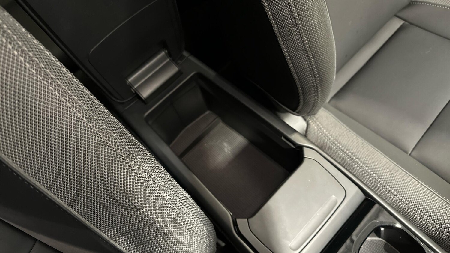 Used Volvo XC40 2022 for sale - 77672922: Photo 41