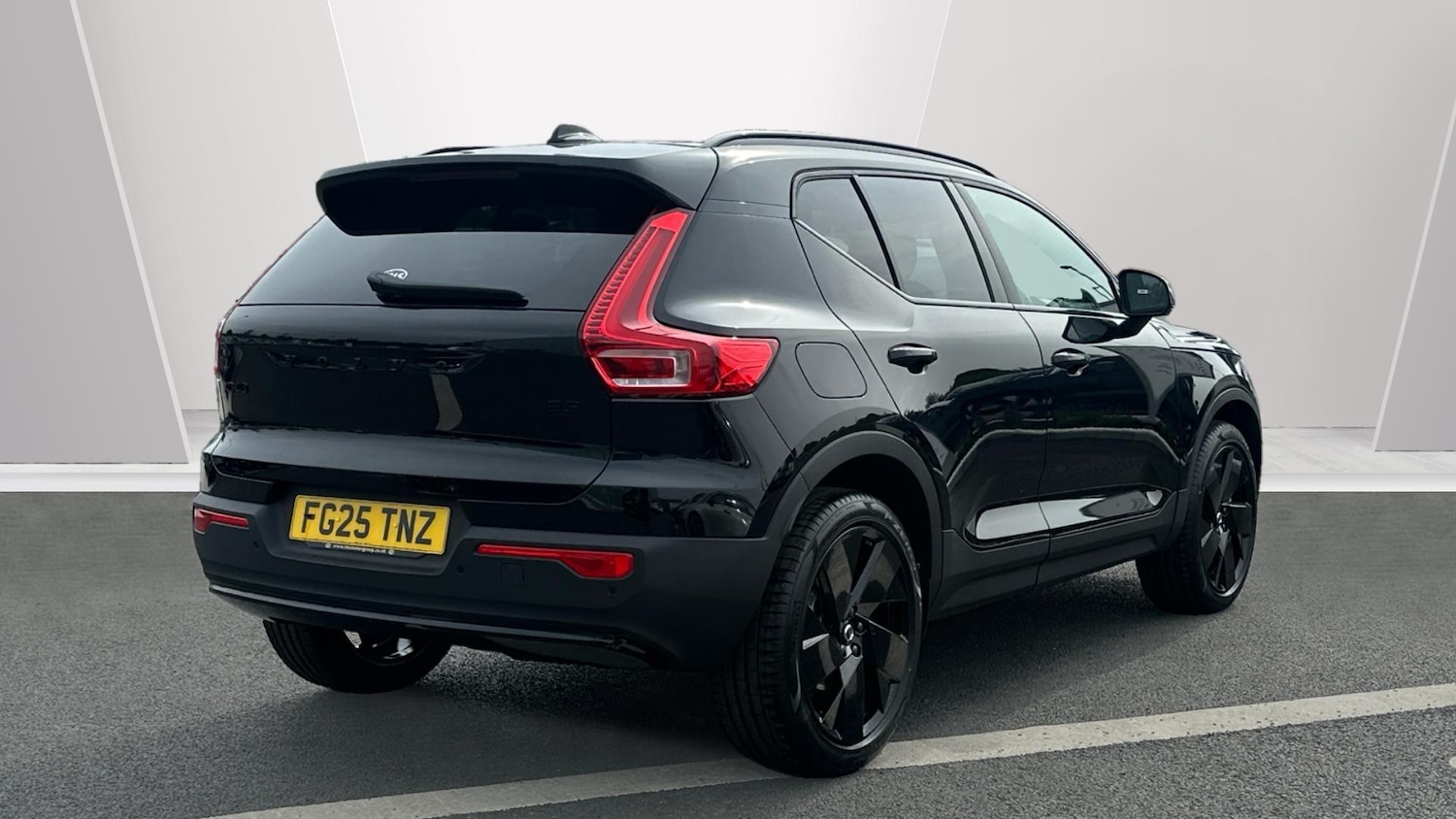 Used Volvo XC40 2025 for sale - 76513387: Photo 2