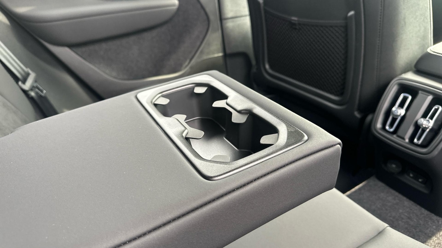 Used Volvo XC40 2025 for sale - 76513387: Photo 27