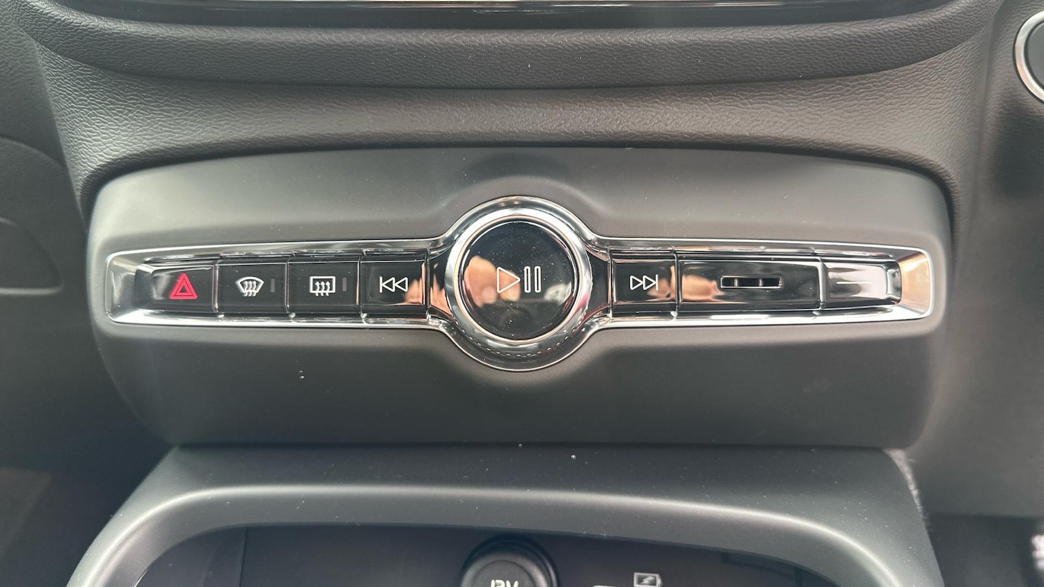 Used Volvo XC40 2025 for sale - 76513387: Photo 32