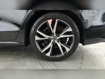 Used Volvo V60 2022 for sale - 77320642: Photo