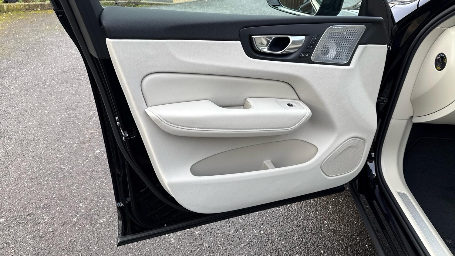 Used Volvo XC60 2025 for sale - 77039866: Photo 24