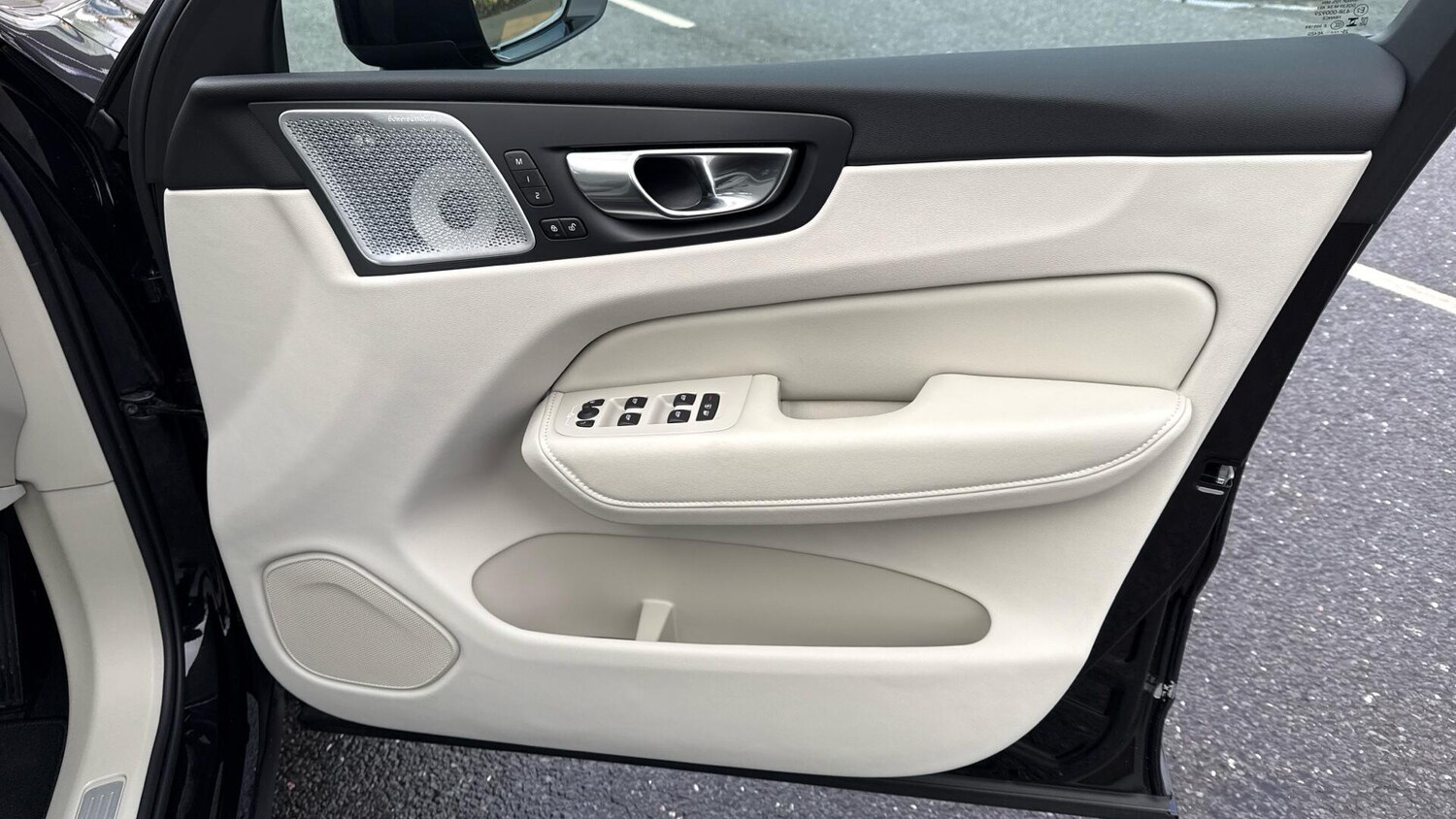 Used Volvo XC60 2025 for sale - 77039866: Photo 31