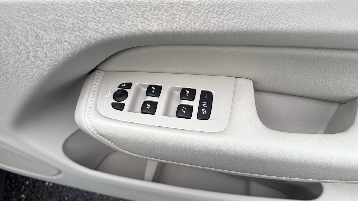 Used Volvo XC60 2025 for sale - 77039866: Photo 33