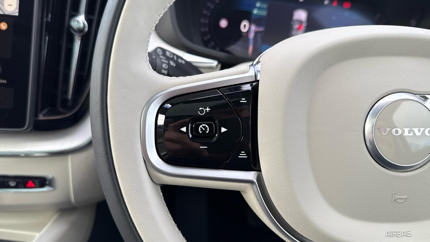 Used Volvo XC60 2025 for sale - 77039866: Photo 36