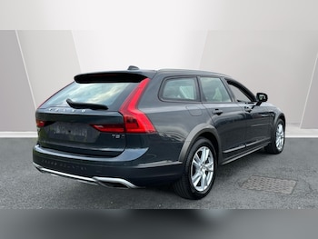 Used Volvo V90 Cross Country 2019 for sale - 77359105: Photo