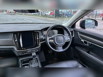 Used Volvo V90 Cross Country 2019 for sale - 77359105: Photo