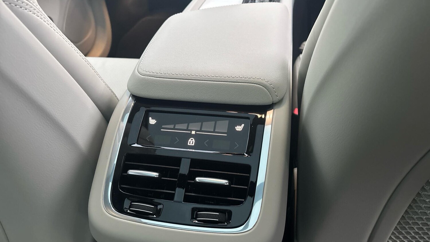 Used Volvo XC60 2026 for sale - 77672999: Photo 30