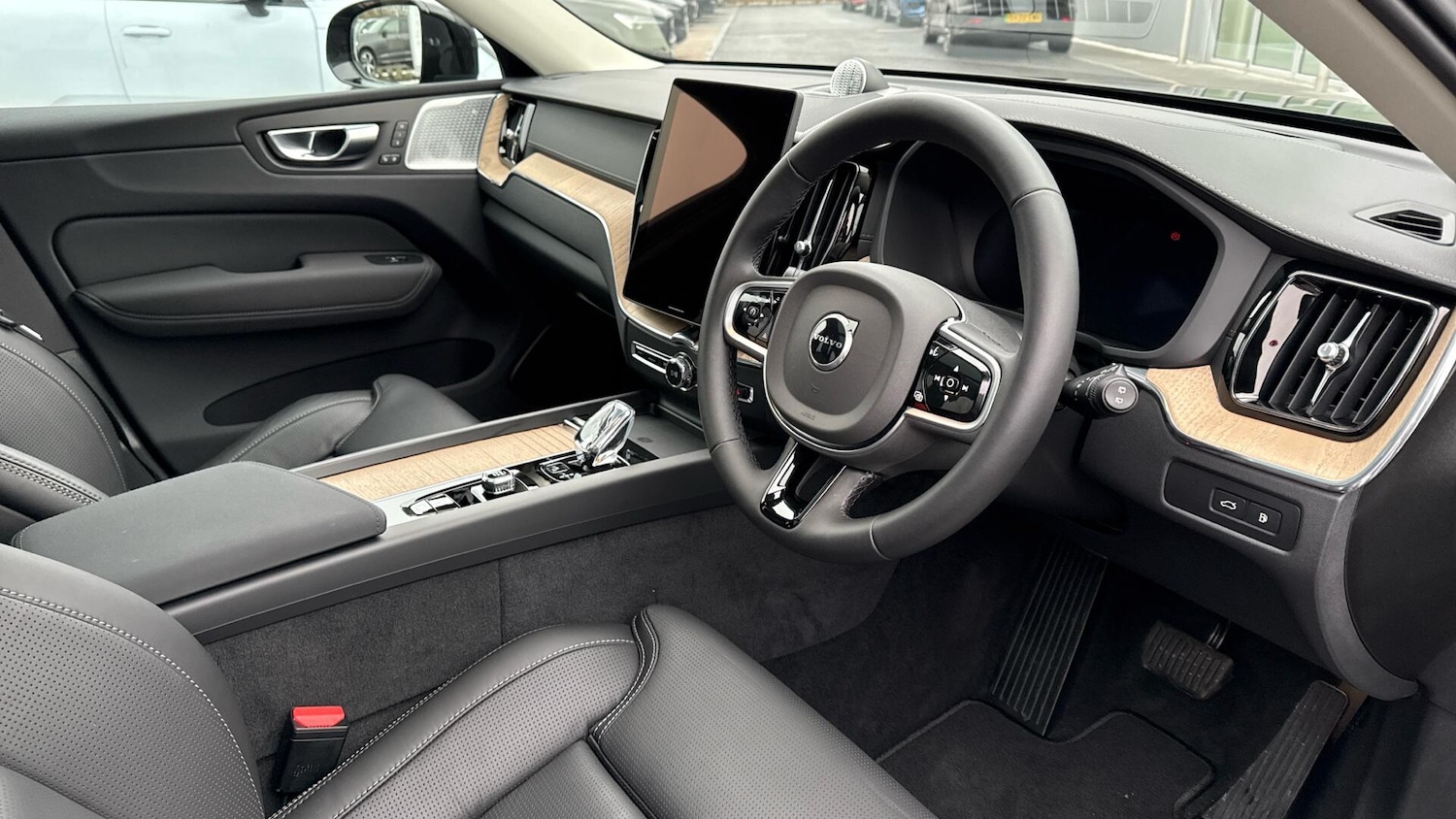 Used Volvo XC60 2025 for sale - 76866215: Photo 4