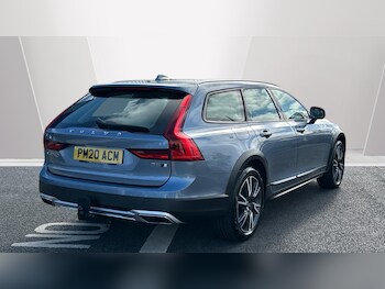 Used Volvo V90 Cross Country 2019 for sale - 77321071: Photo