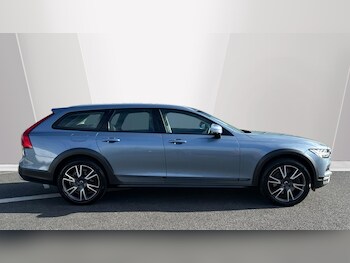 Used Volvo V90 Cross Country 2019 for sale - 77321071: Photo