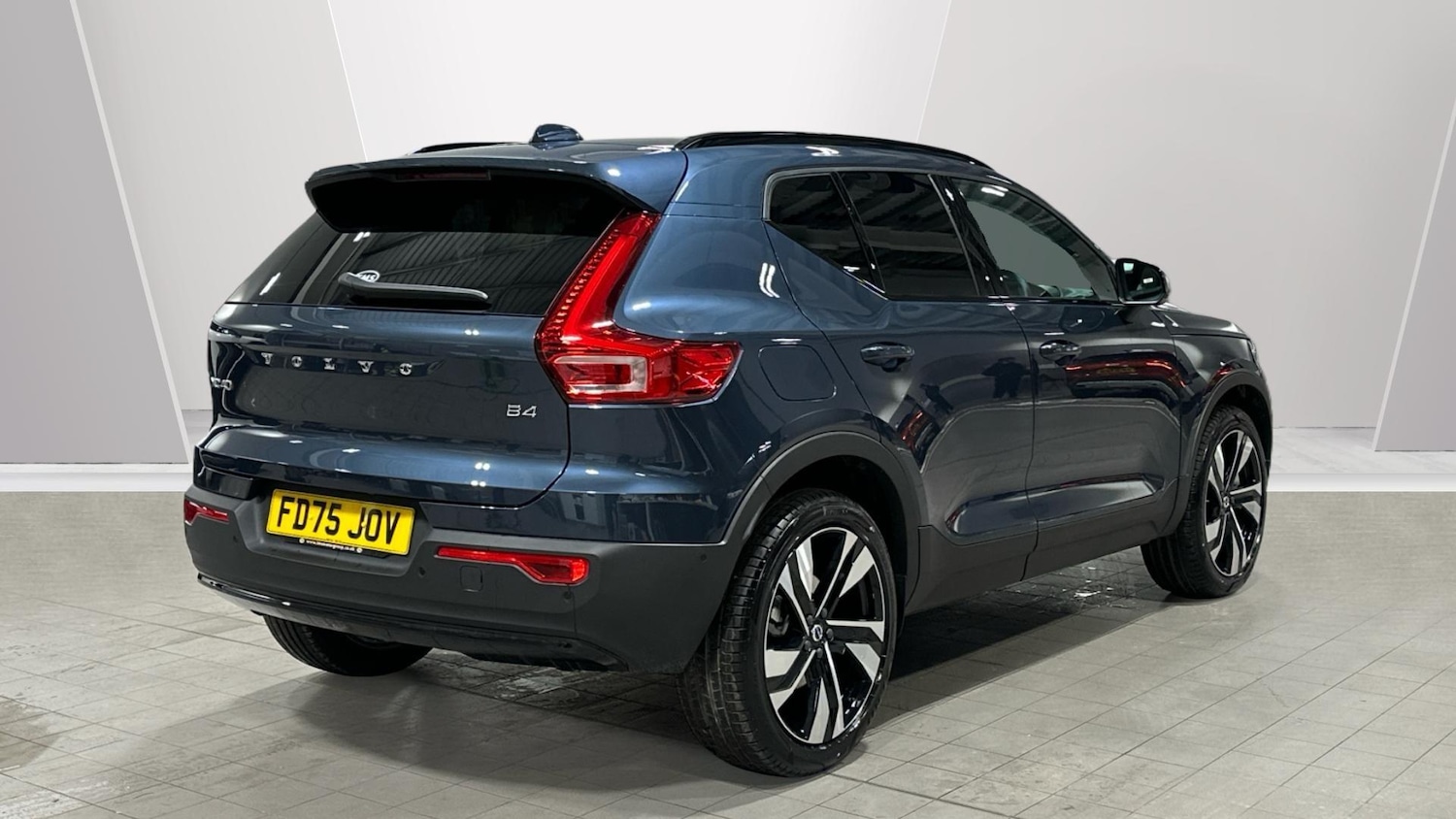 Used Volvo XC40 2025 for sale - 76965187: Photo 2
