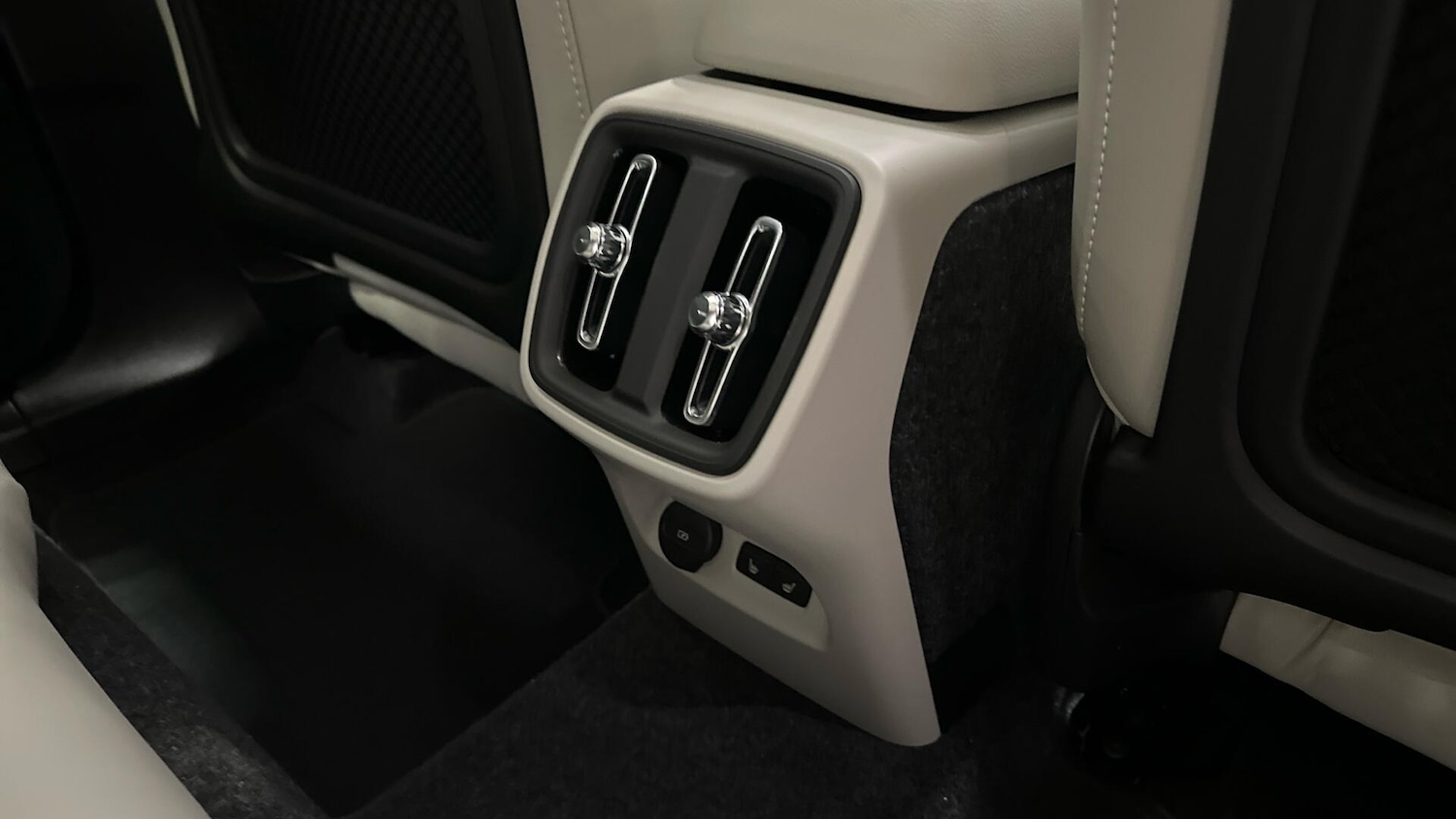 Used Volvo XC40 2025 for sale - 76965187: Photo 26