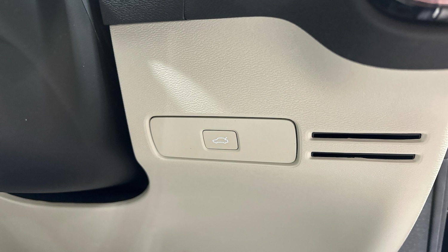 Used Volvo XC40 2025 for sale - 76965187: Photo 29