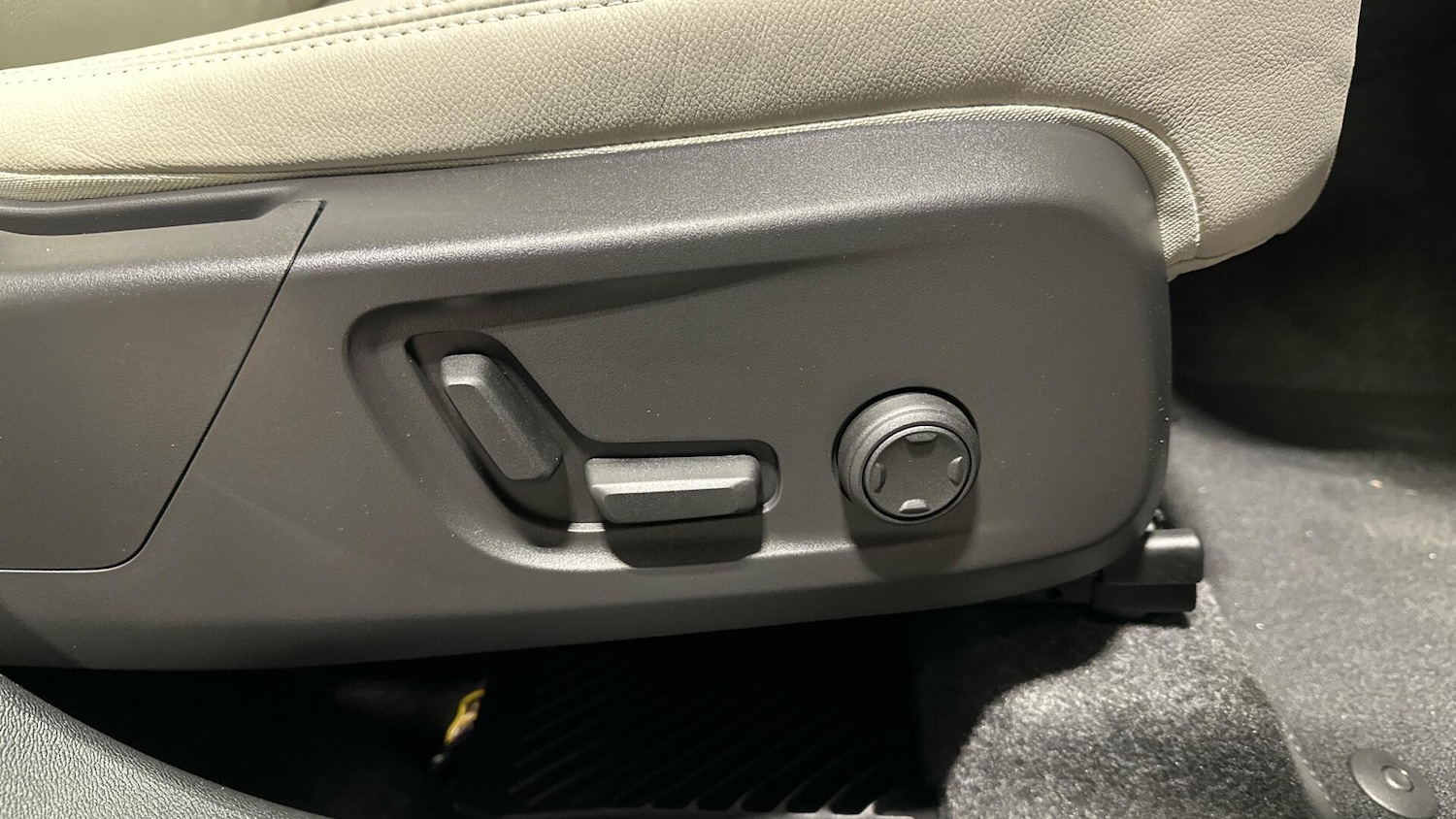 Used Volvo XC40 2025 for sale - 76965187: Photo 30