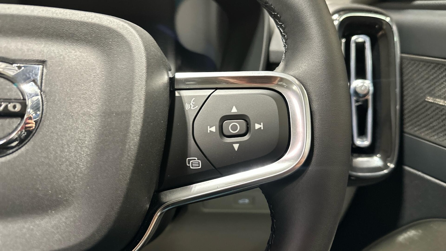 Used Volvo XC40 2025 for sale - 76965187: Photo 31