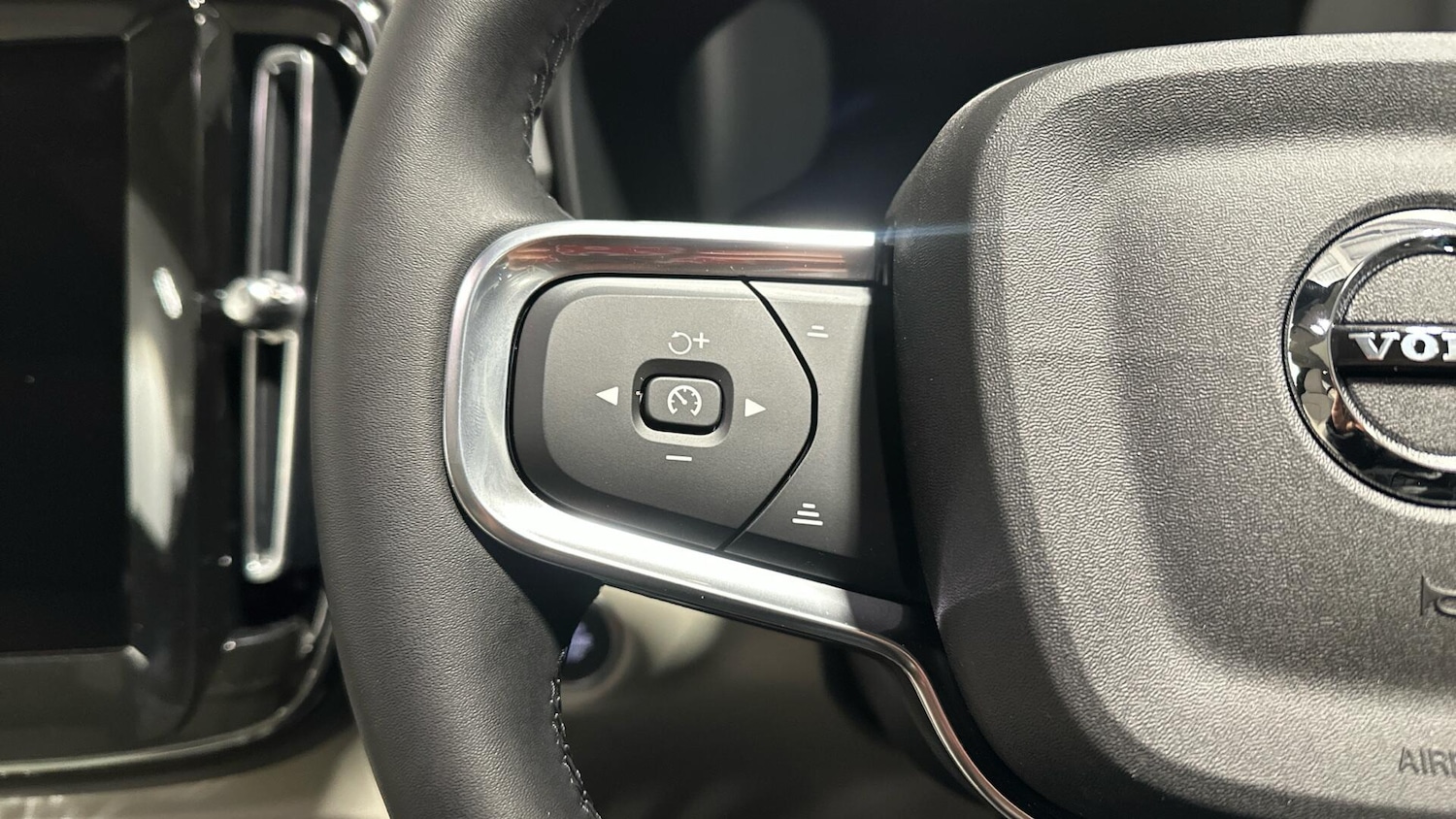 Used Volvo XC40 2025 for sale - 76965187: Photo 32