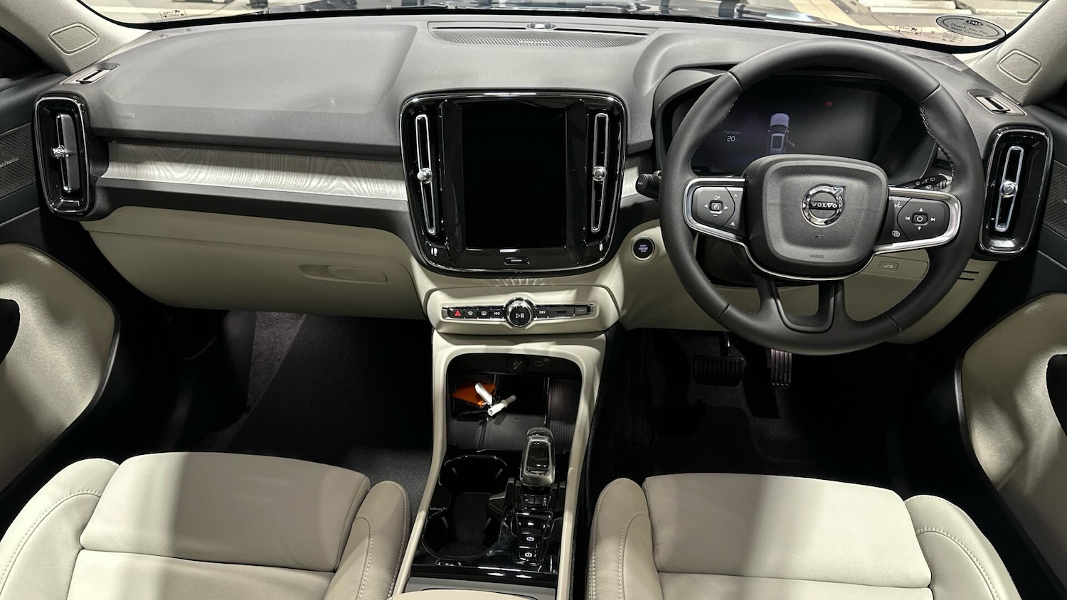 Used Volvo XC40 2025 for sale - 76965187: Photo 5