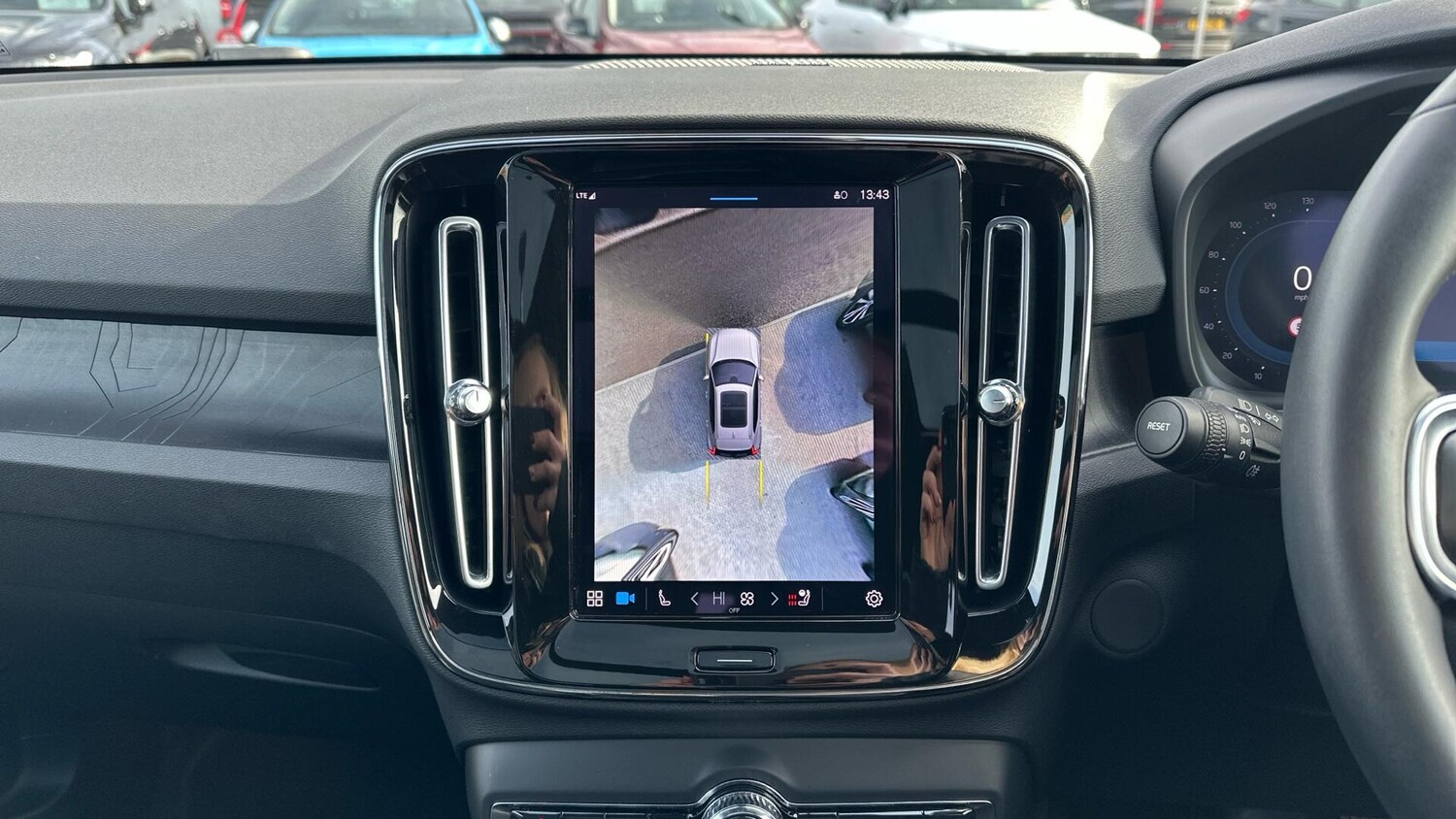 Used Volvo XC40 for sale - 77671858: Photo 19