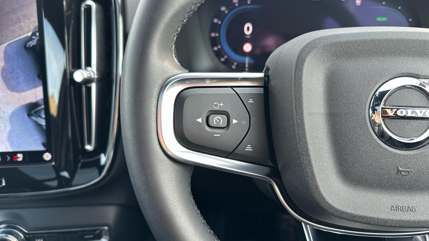 Used Volvo XC40 for sale - 77671858: Photo 21