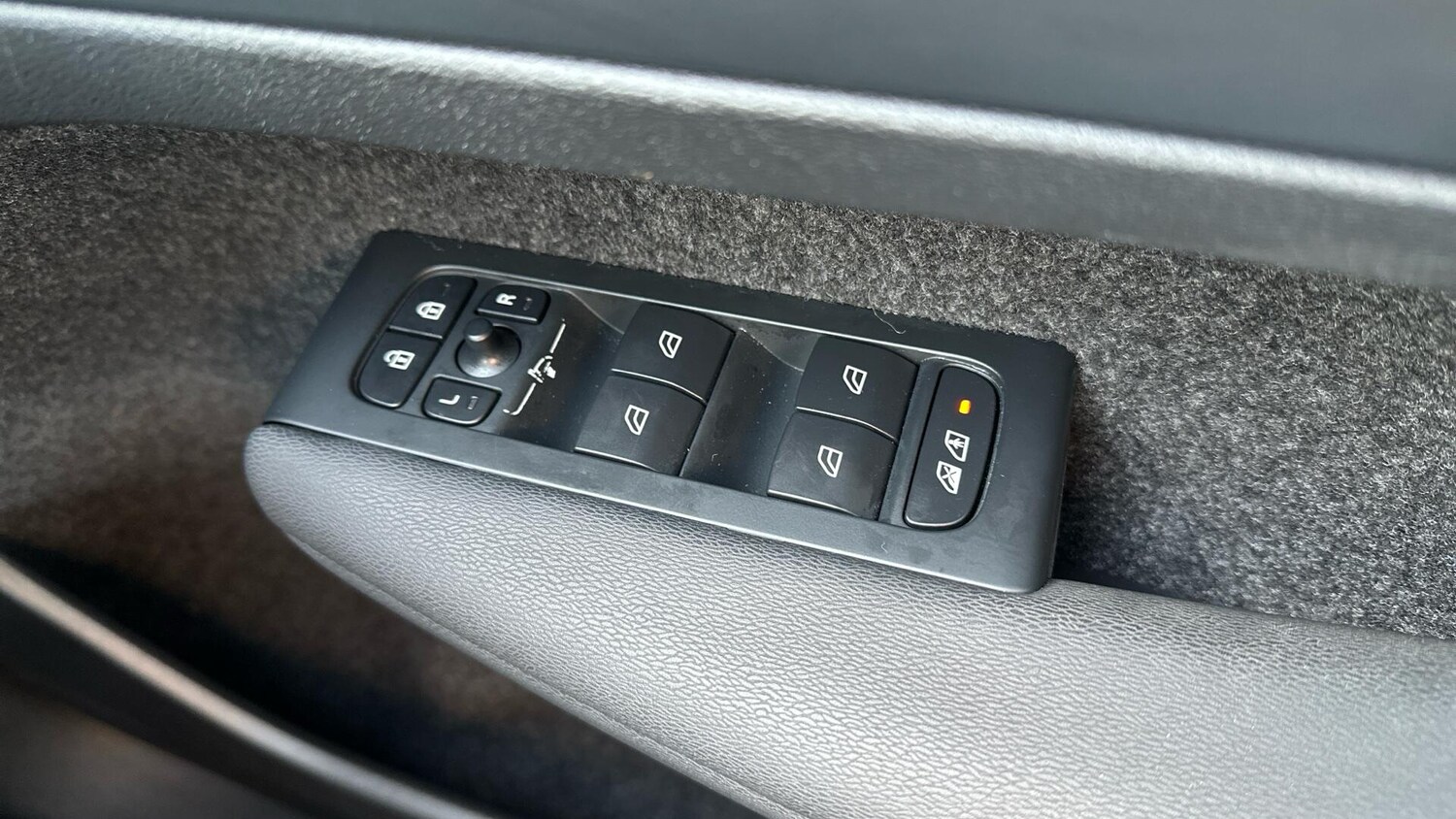 Used Volvo XC40 for sale - 77671858: Photo 24