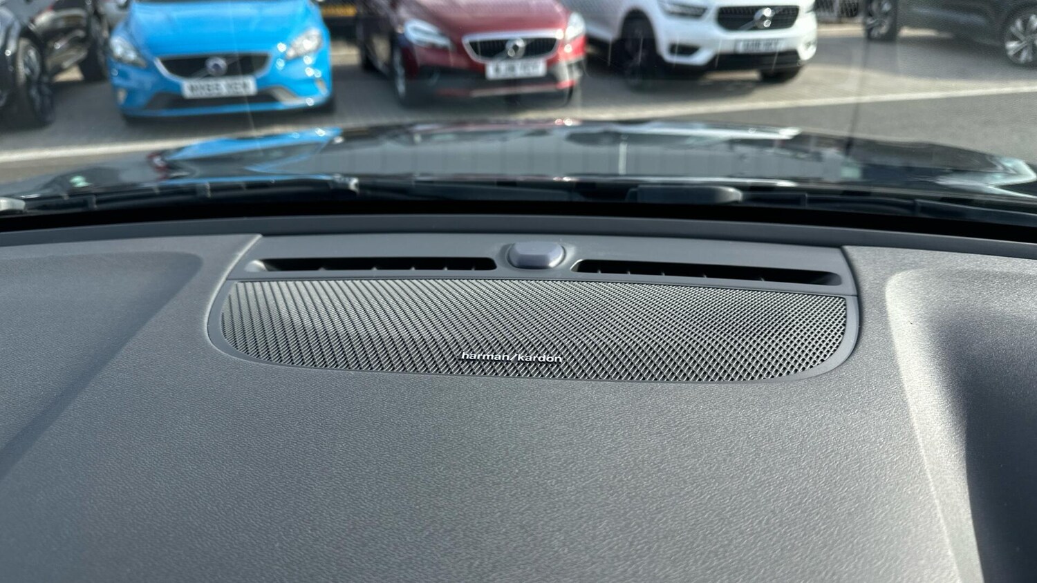 Used Volvo XC40 for sale - 77671858: Photo 25