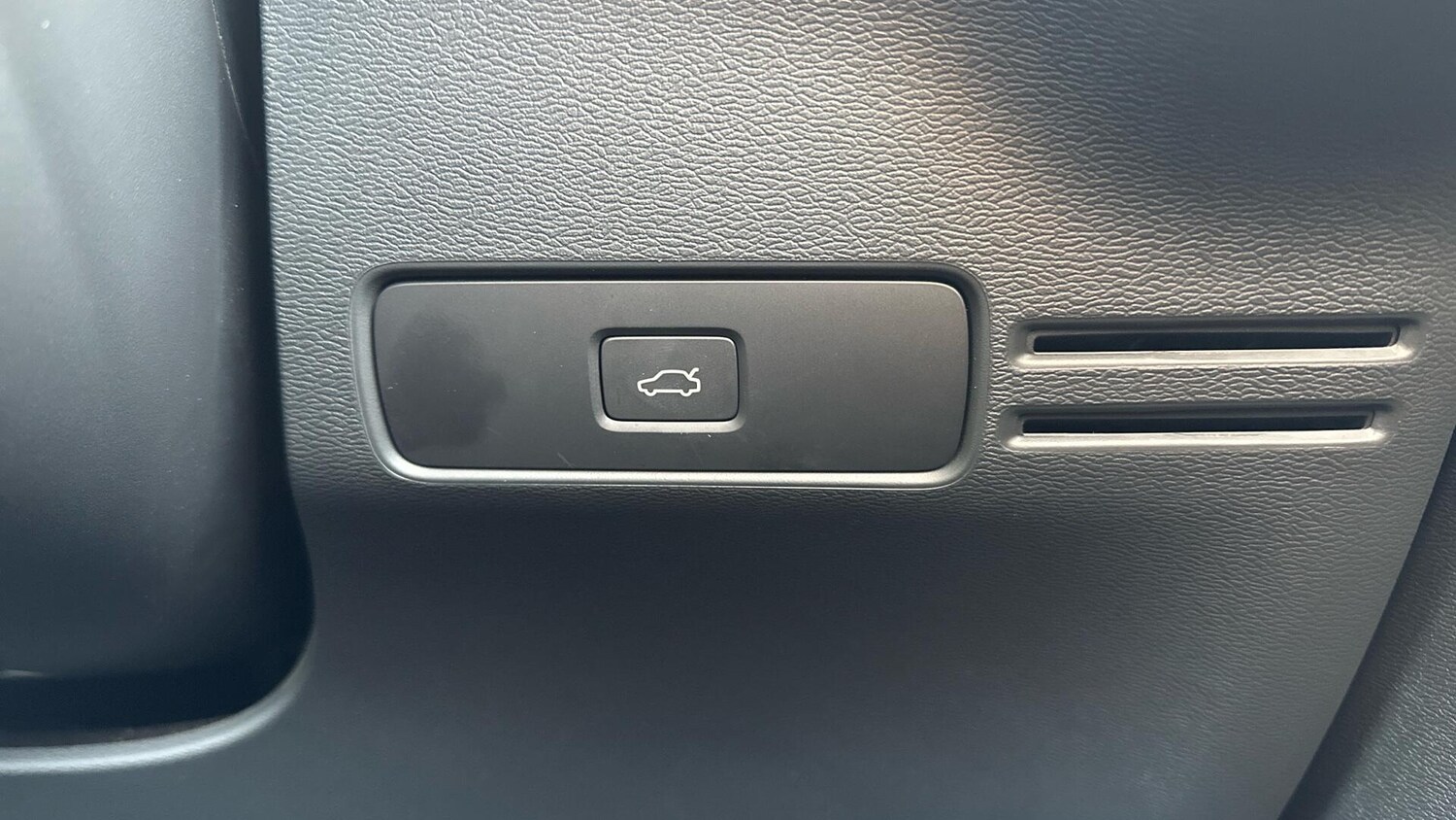 Used Volvo XC40 for sale - 77671858: Photo 50