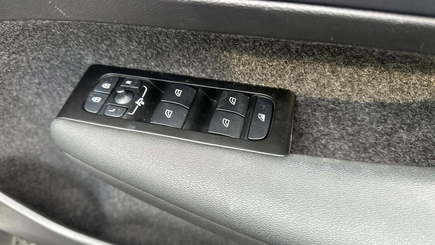 Used Volvo XC40 2021 for sale - 76701477: Photo 32